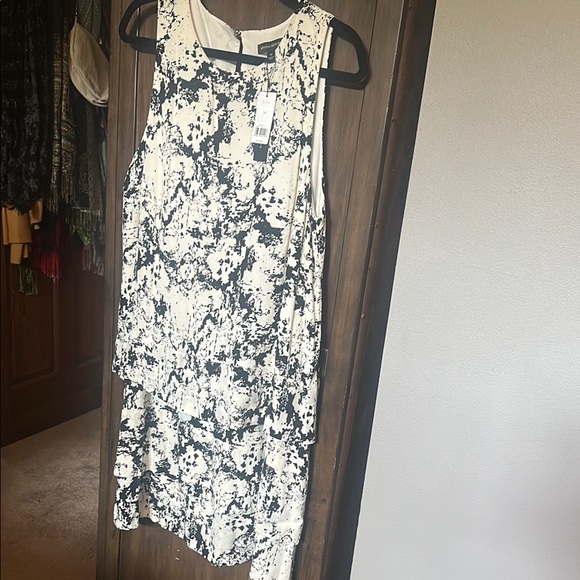 Banana Republic Dresses & Skirts - Banana Republic Monochrome Abstract Dress